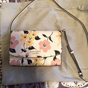 Kate spade Carson convertible crossbody. In perfect condition.